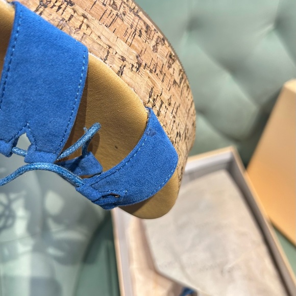 Yoki size 7.5 blue lace up wedge with box & dust covers - Picture 6 of 11